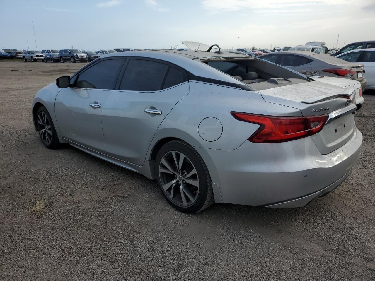 2016 Nissan Maxima - Image 2