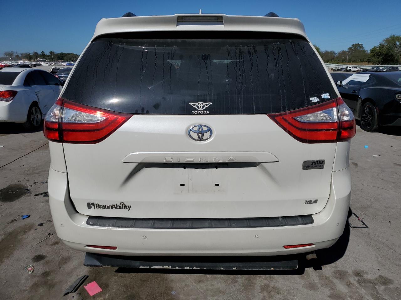 2018 Toyota Sienna Xle VIN: 5TDYZ3DC4JS933784 Lot: 75239544