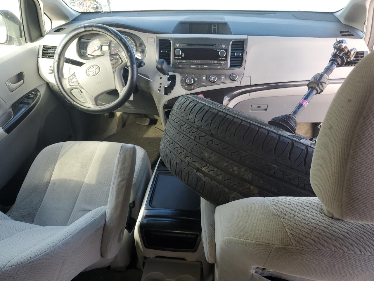 2012 Toyota Sienna - Image 8