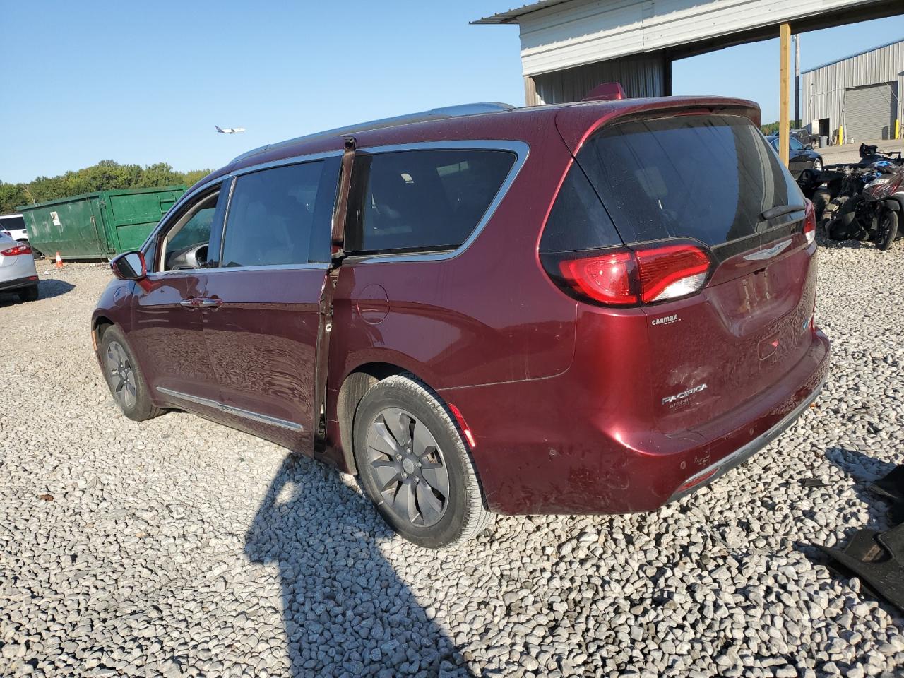 2017 Chrysler Pacifica - Image 2