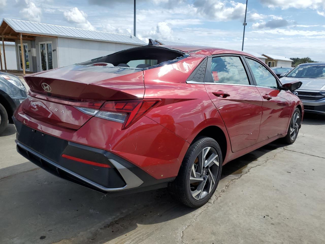 2024 Hyundai Elantra - Image 3