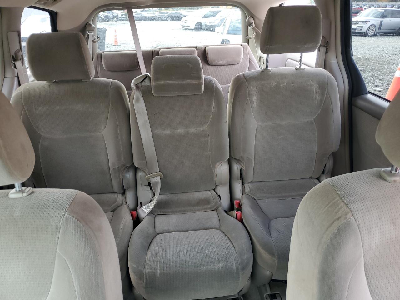 2004 Toyota Sienna - Image 10