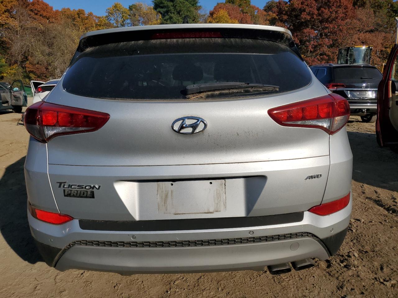 KM8J3CA25JU677094 2018 Hyundai Tucson Value