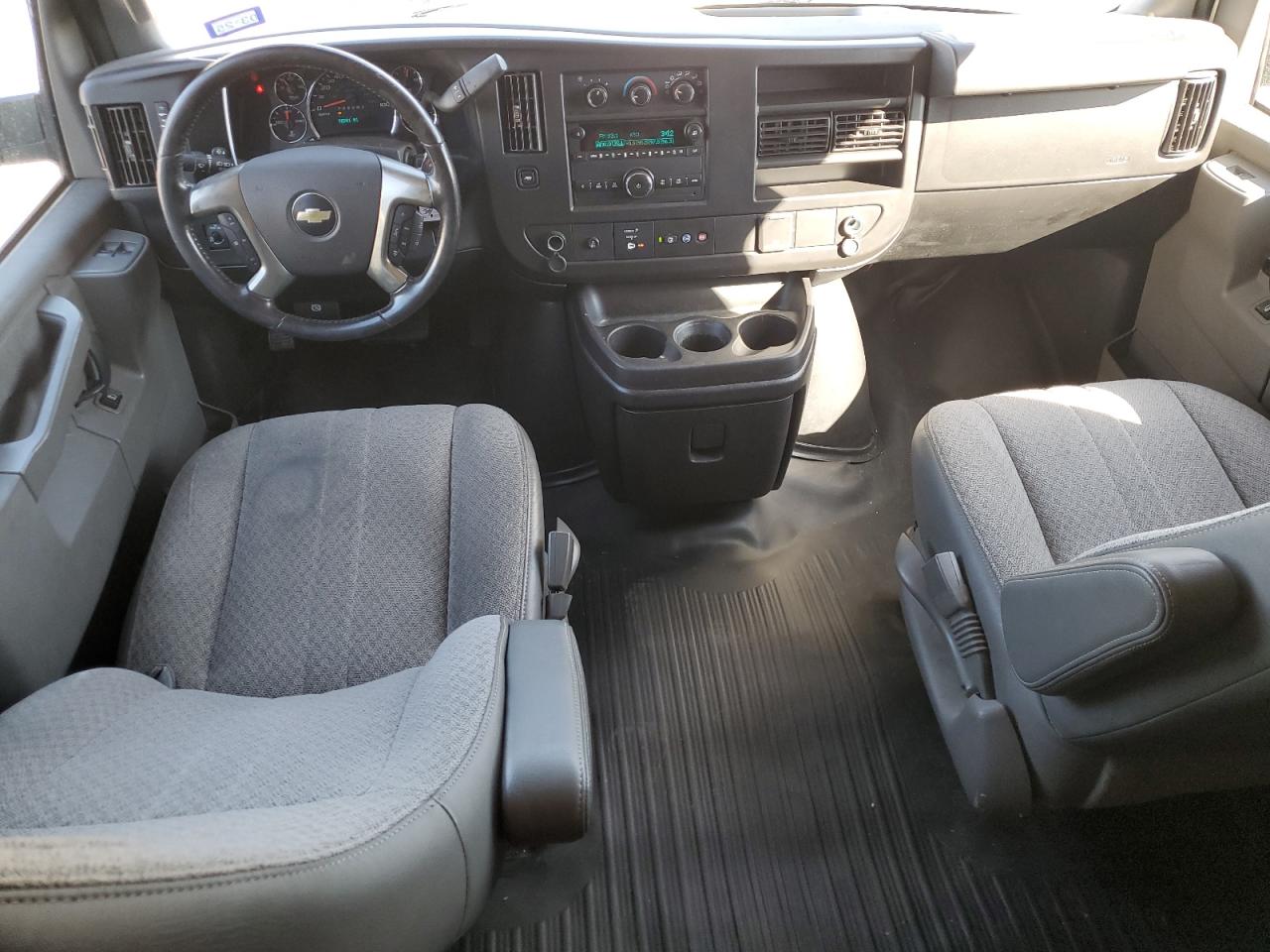 1GCWGAFG5K1249567 2019 Chevrolet Express G2500