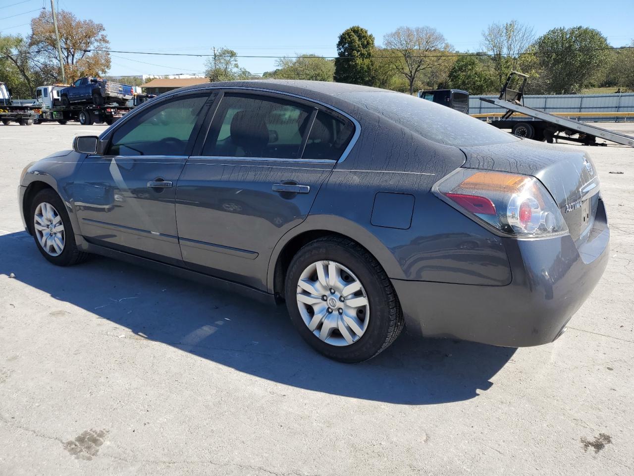 2011 Nissan Altima - Image 2