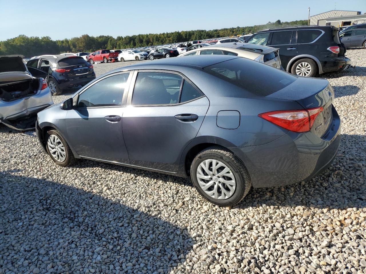 5YFBURHE5HP633743 2017 TOYOTA COROLLA - Image 2