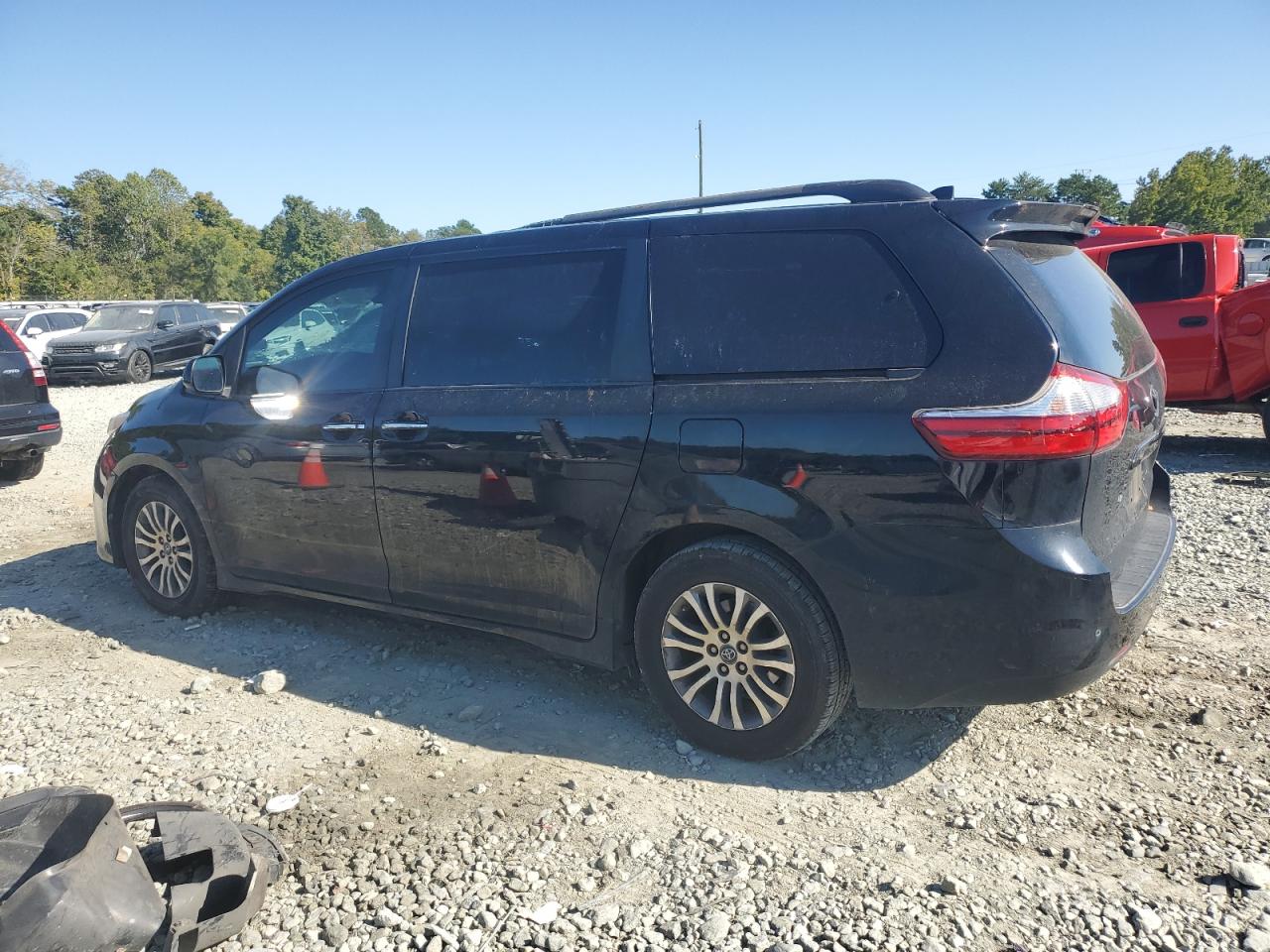 5TDYZ3DC1JS922483 2018 TOYOTA SIENNA - Image 2