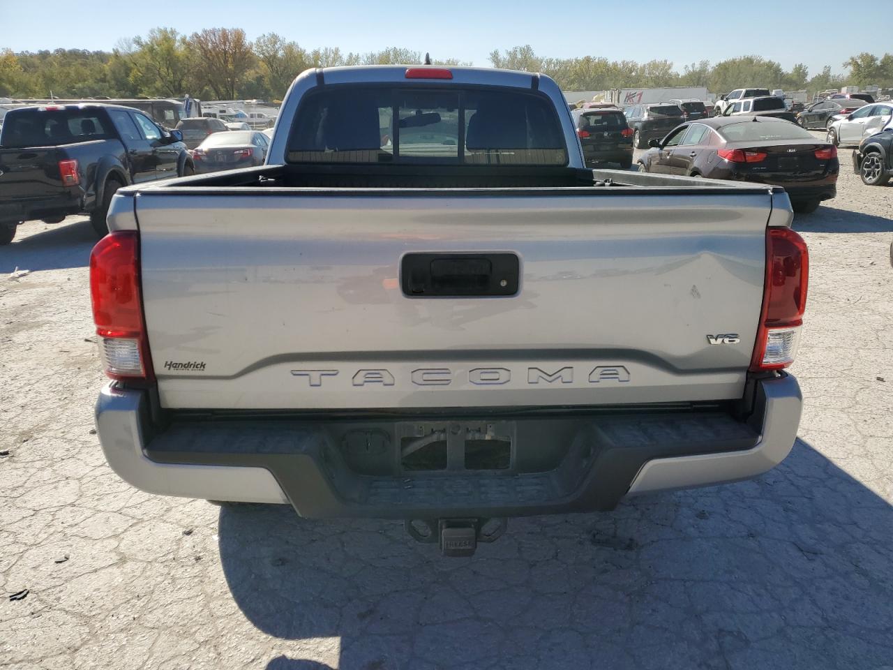 5TFRZ5CN2GX015926 2016 Toyota Tacoma Access Cab