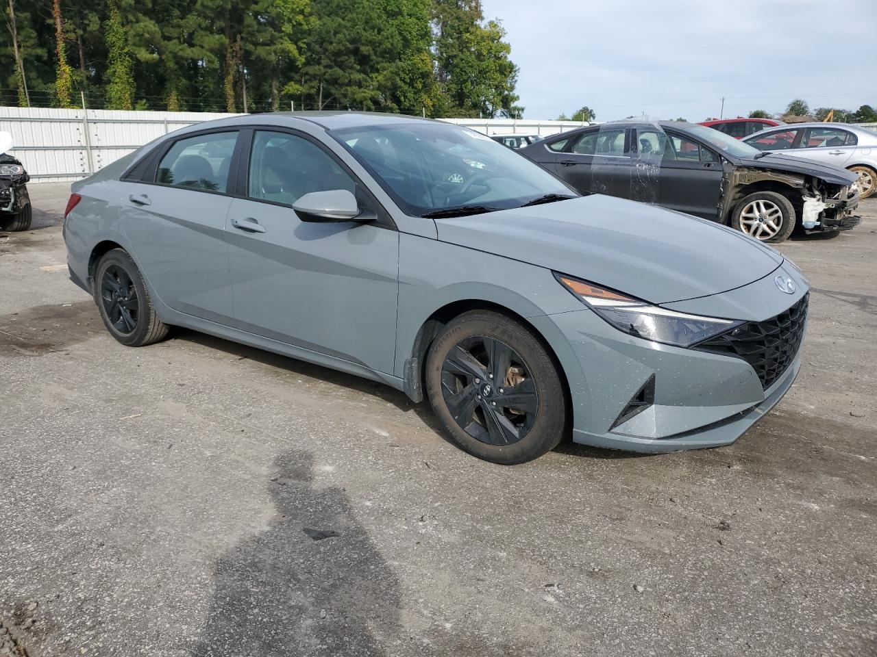 2022 Hyundai Elantra - Image 4