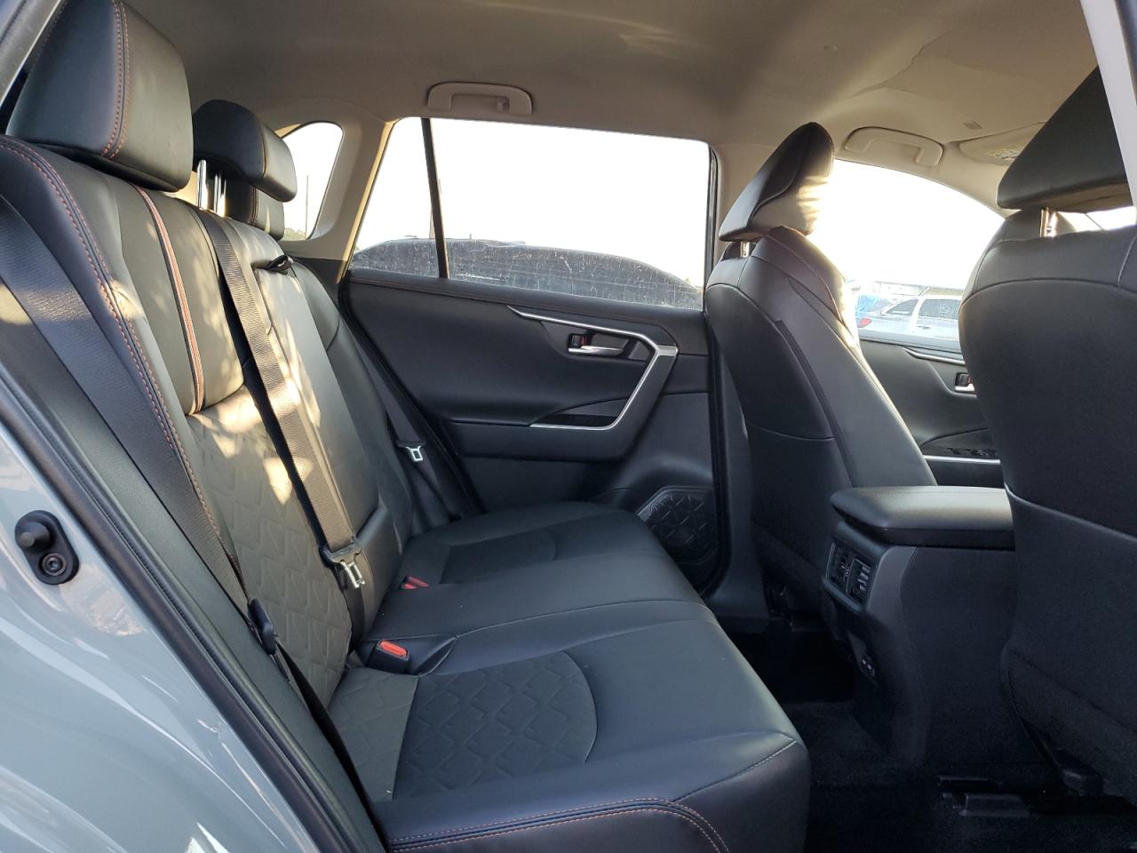 2023 Toyota RAV 4 - Image 11