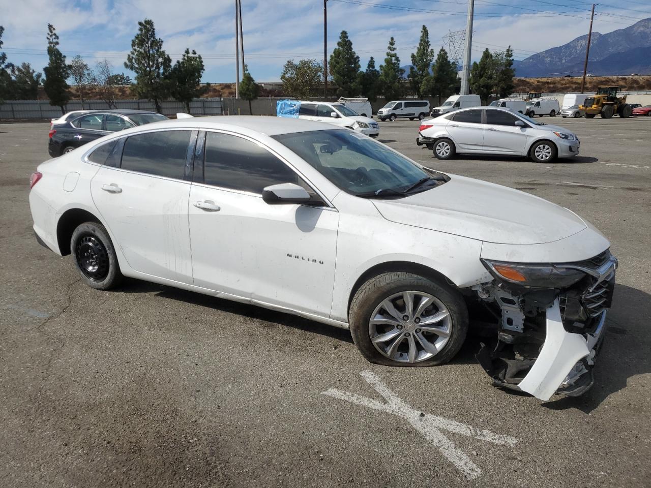 VIN 1G1ZD5ST0KF190679 2019 CHEVROLET MALIBU no.4