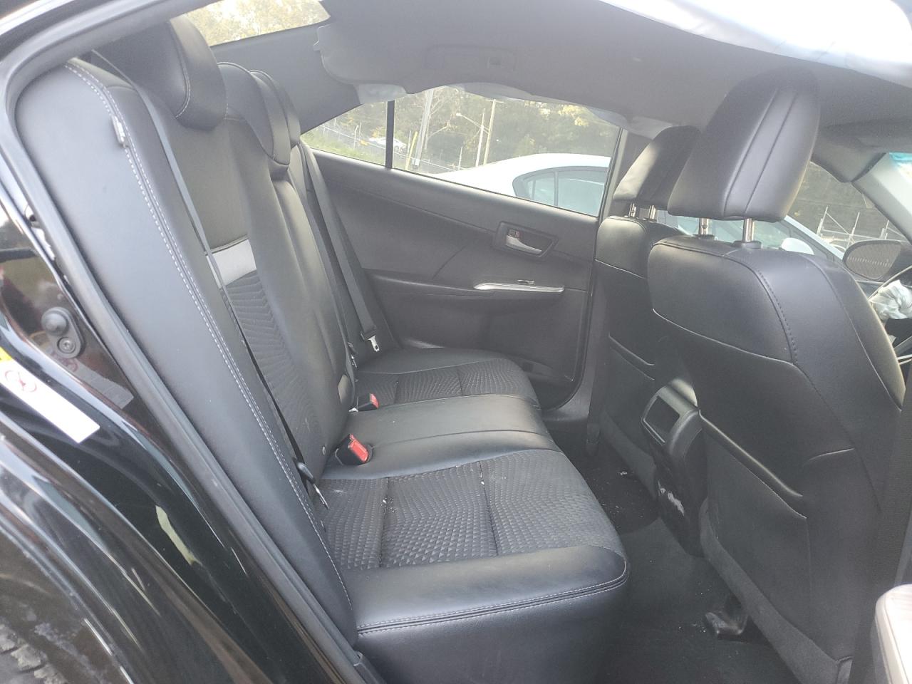 2014 Toyota Camry - Image 10