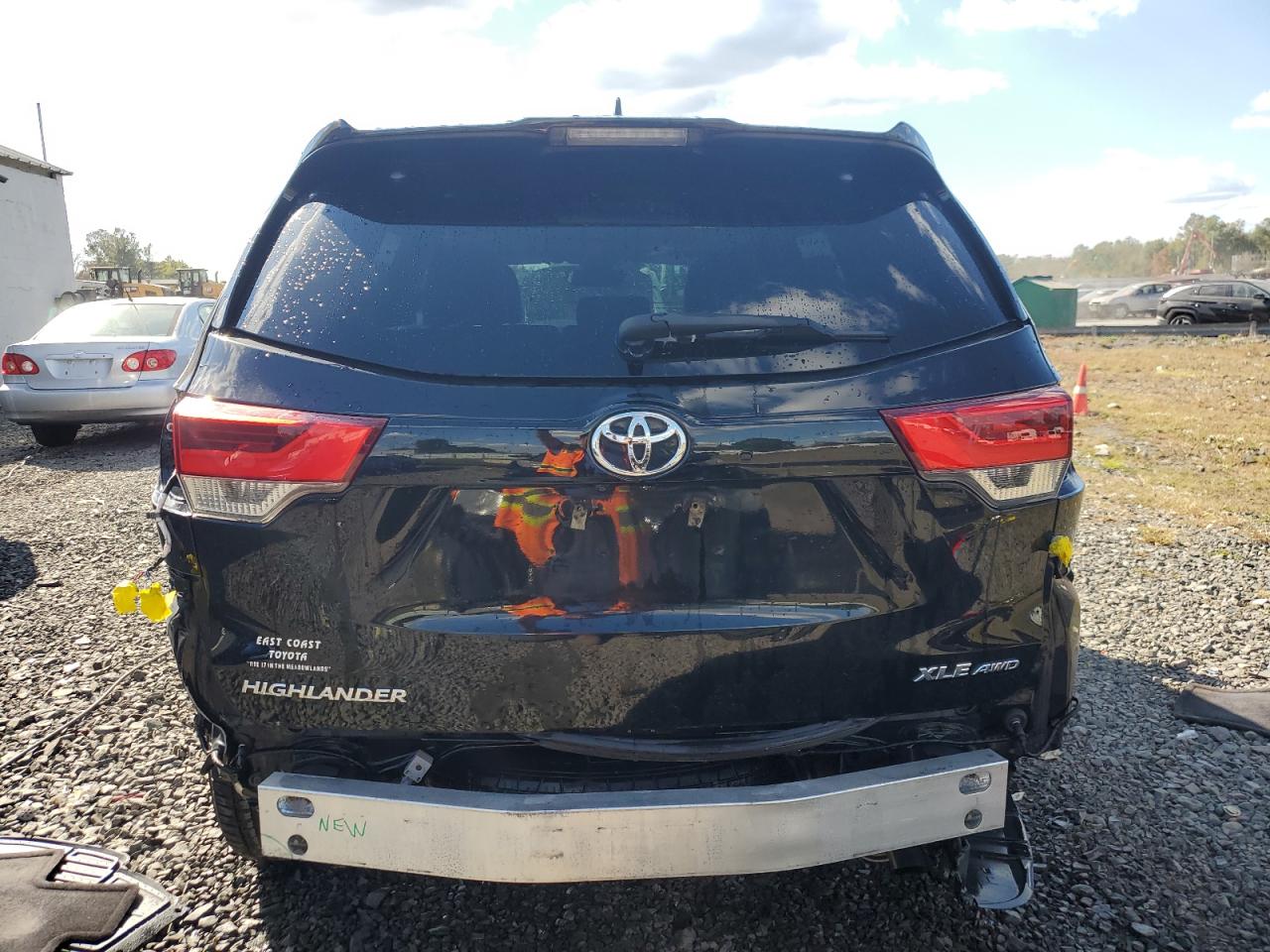 5TDJZRFH2HS391429 2017 Toyota Highlander Se