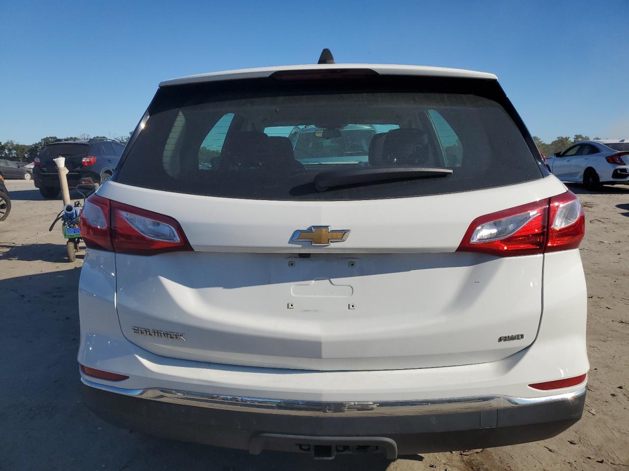 2GNAXREV7J6134318 2018 Chevrolet Equinox Ls