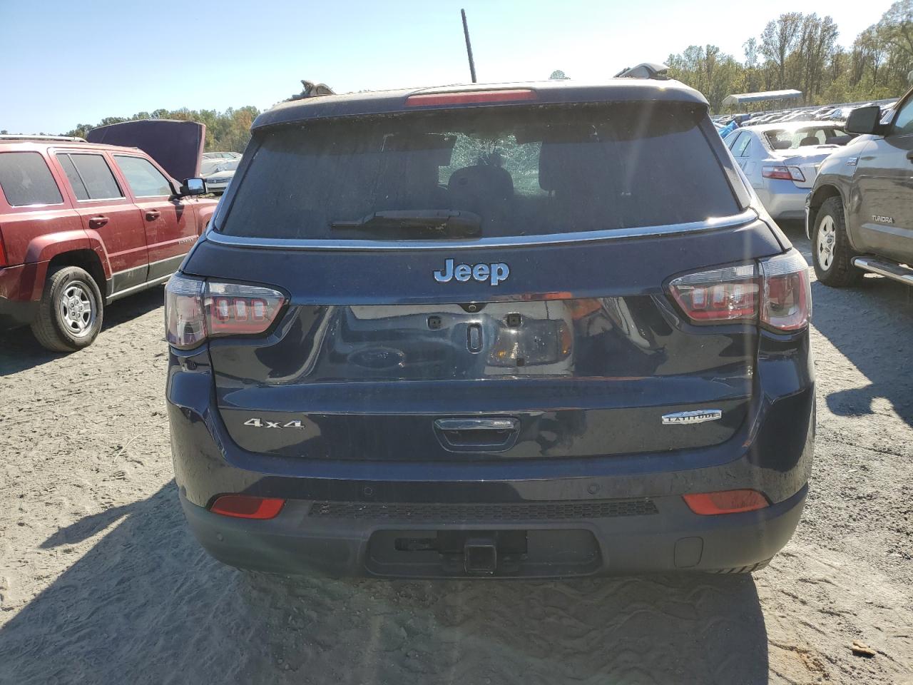 2018 Jeep Compass Latitude VIN: 3C4NJDBB0JT230733 Lot: 75763284