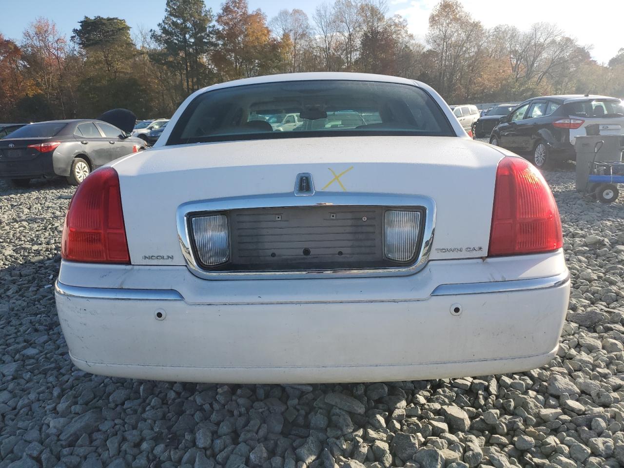 2005 Lincoln Town Car Signature Limited VIN: 1LNHM82W45Y645391 Lot: 78486674