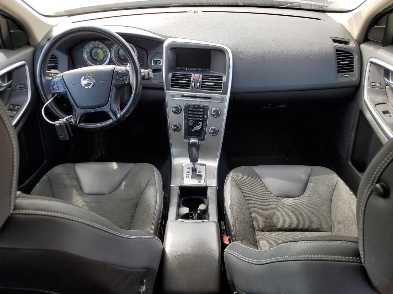 2018 Volvo XC60 - Image 8