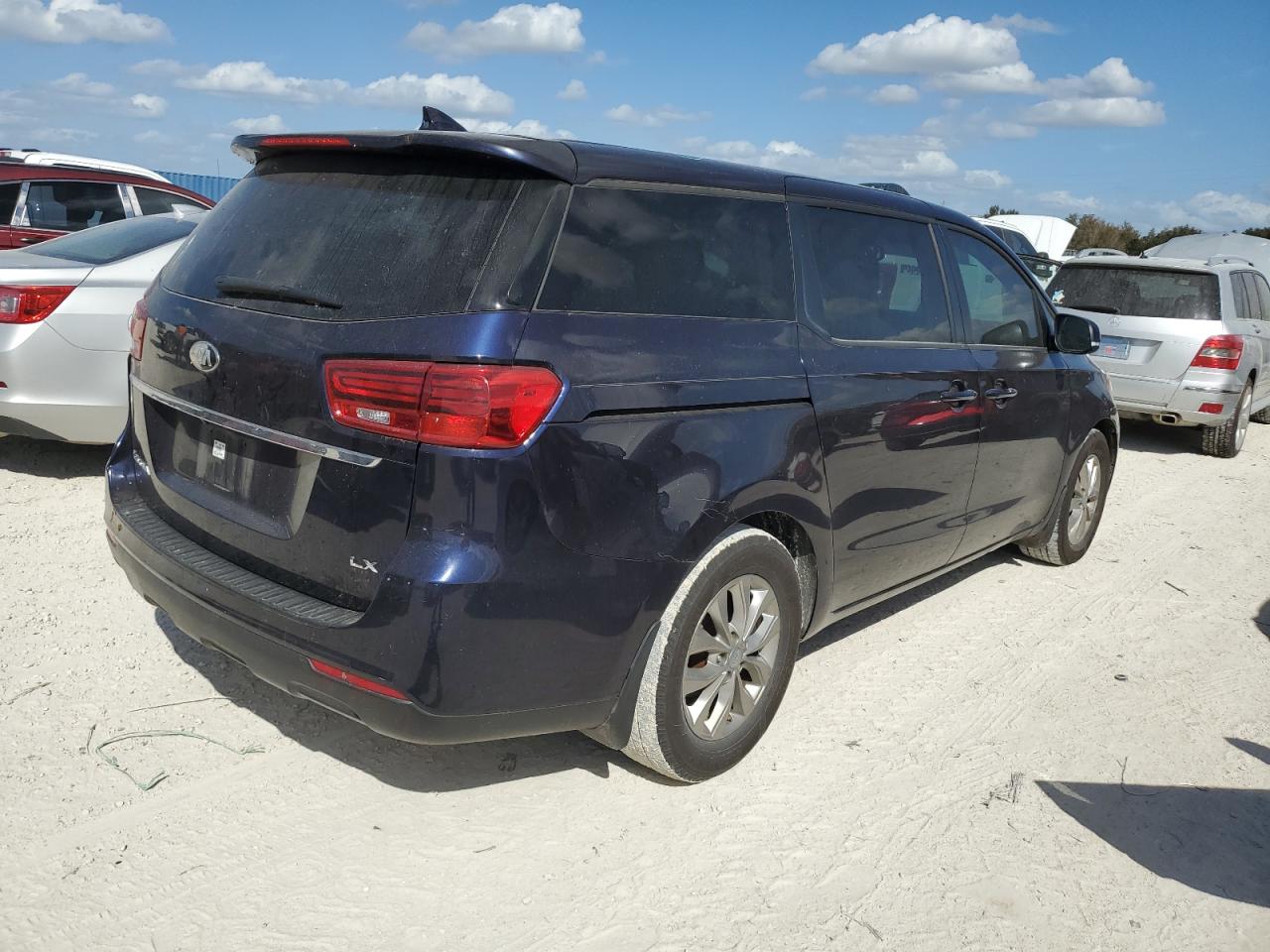 2019 Kia Sedona - Image 3