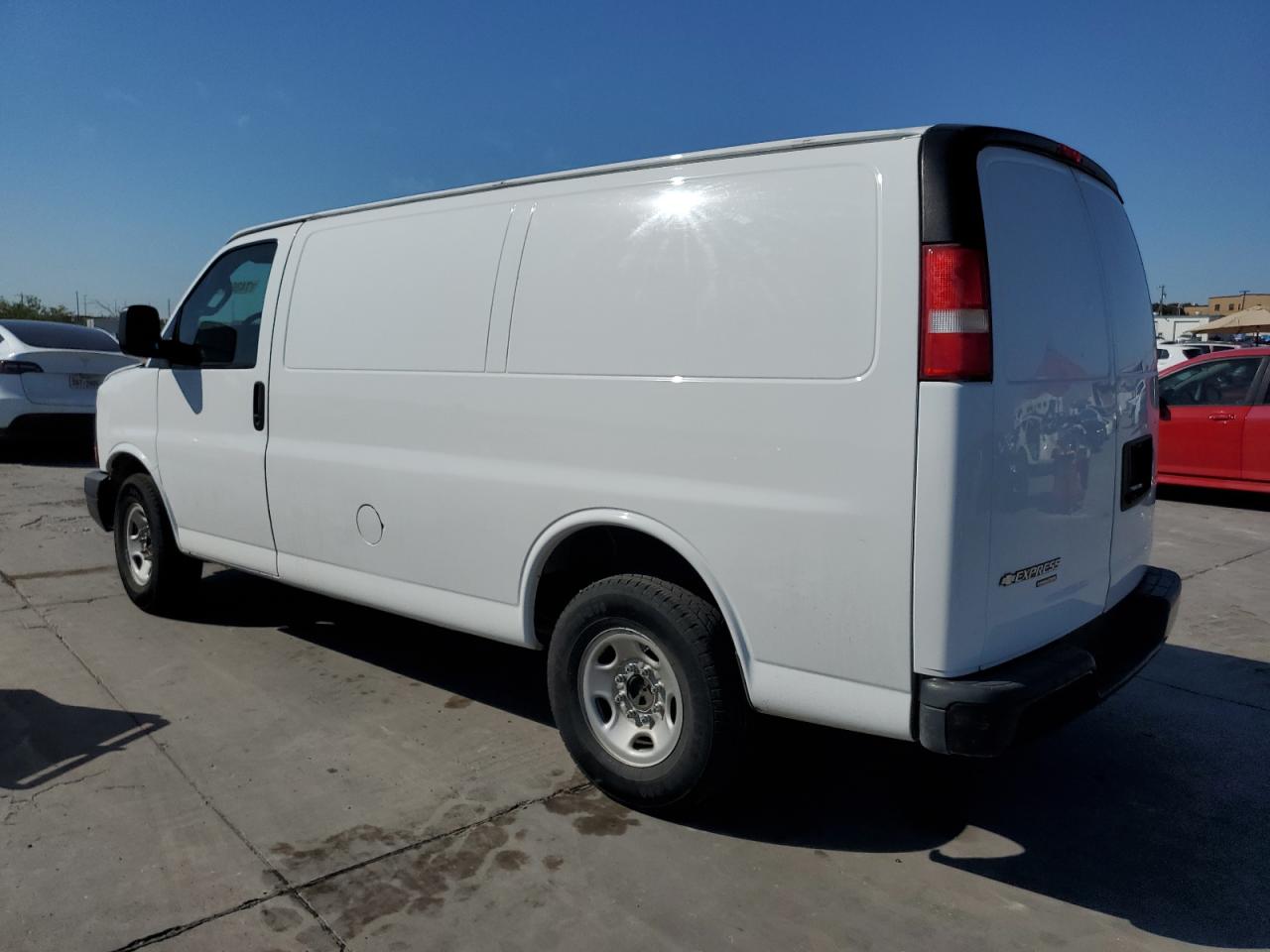 2016 Chevrolet Express - Image 2