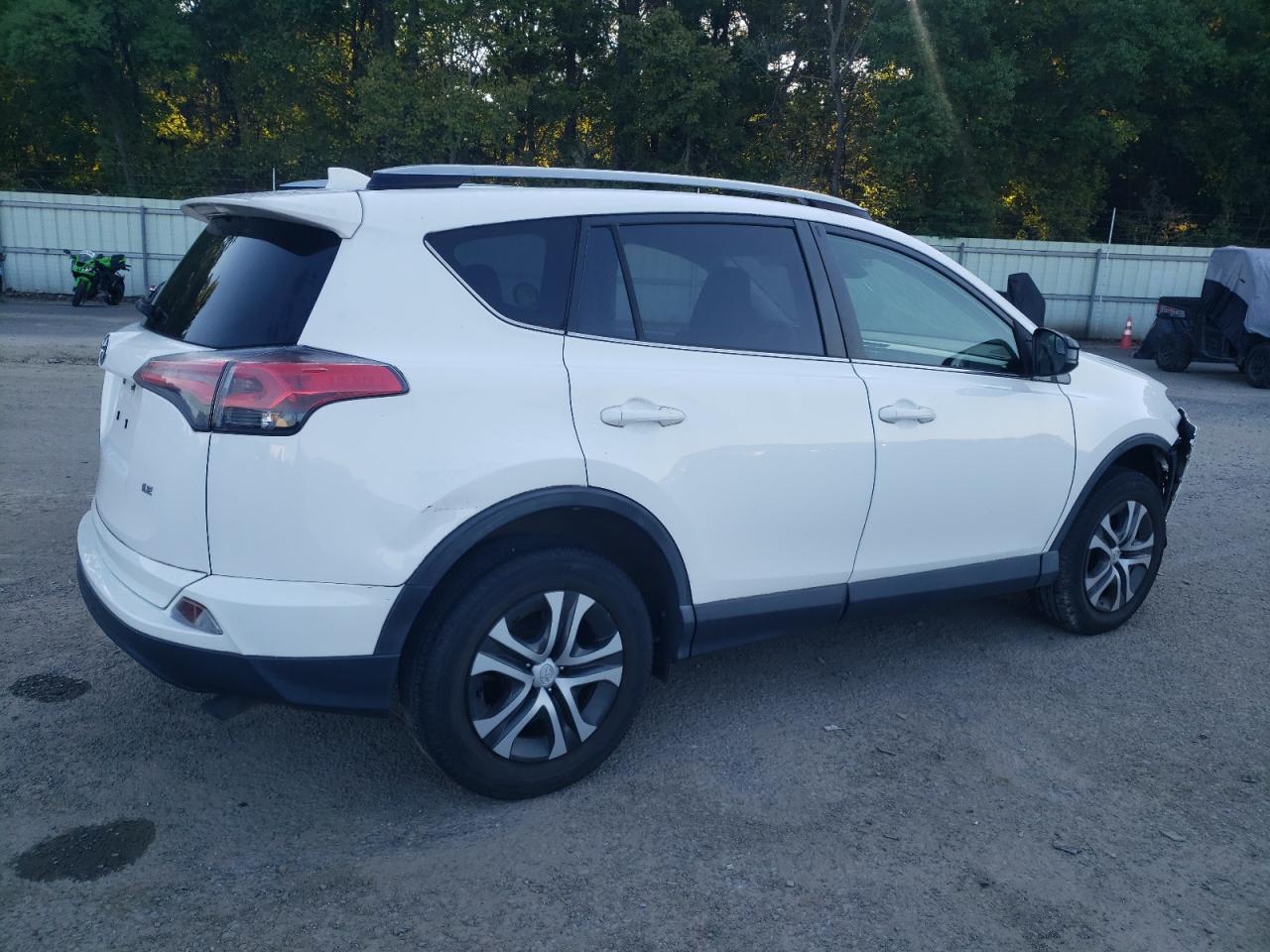 2018 Toyota Rav4 Le VIN: JTMZFREV0JJ212293 Lot: 73372554