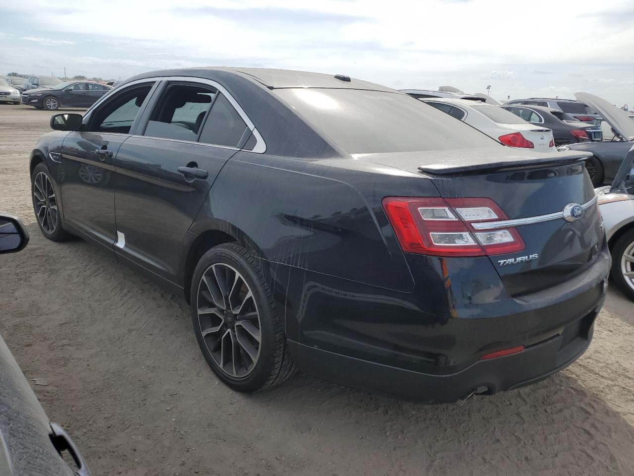 2017 Ford Taurus - Image 2