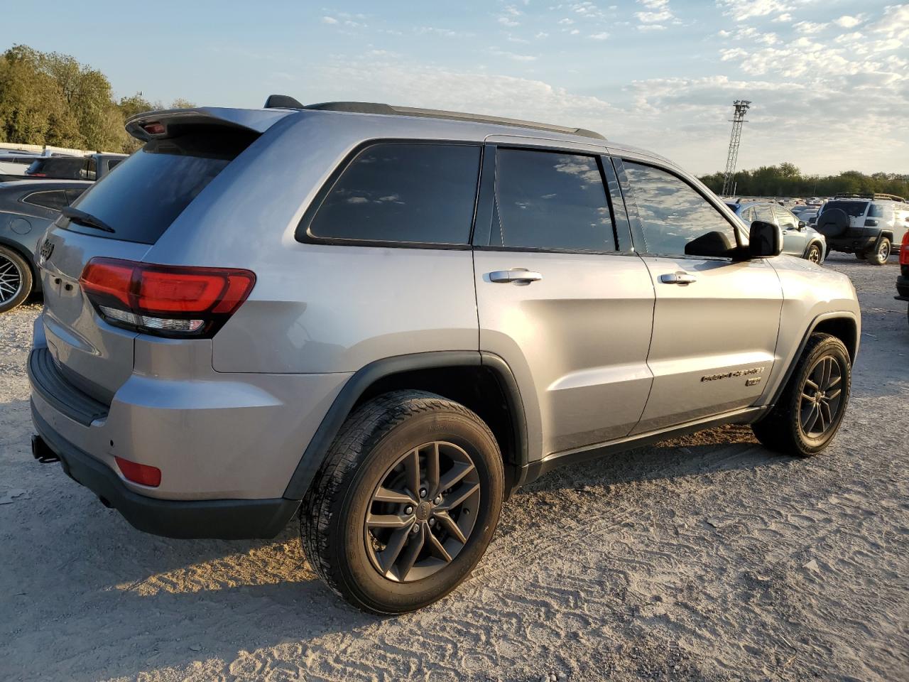 2017 Jeep Grand Cherokee - Image 3