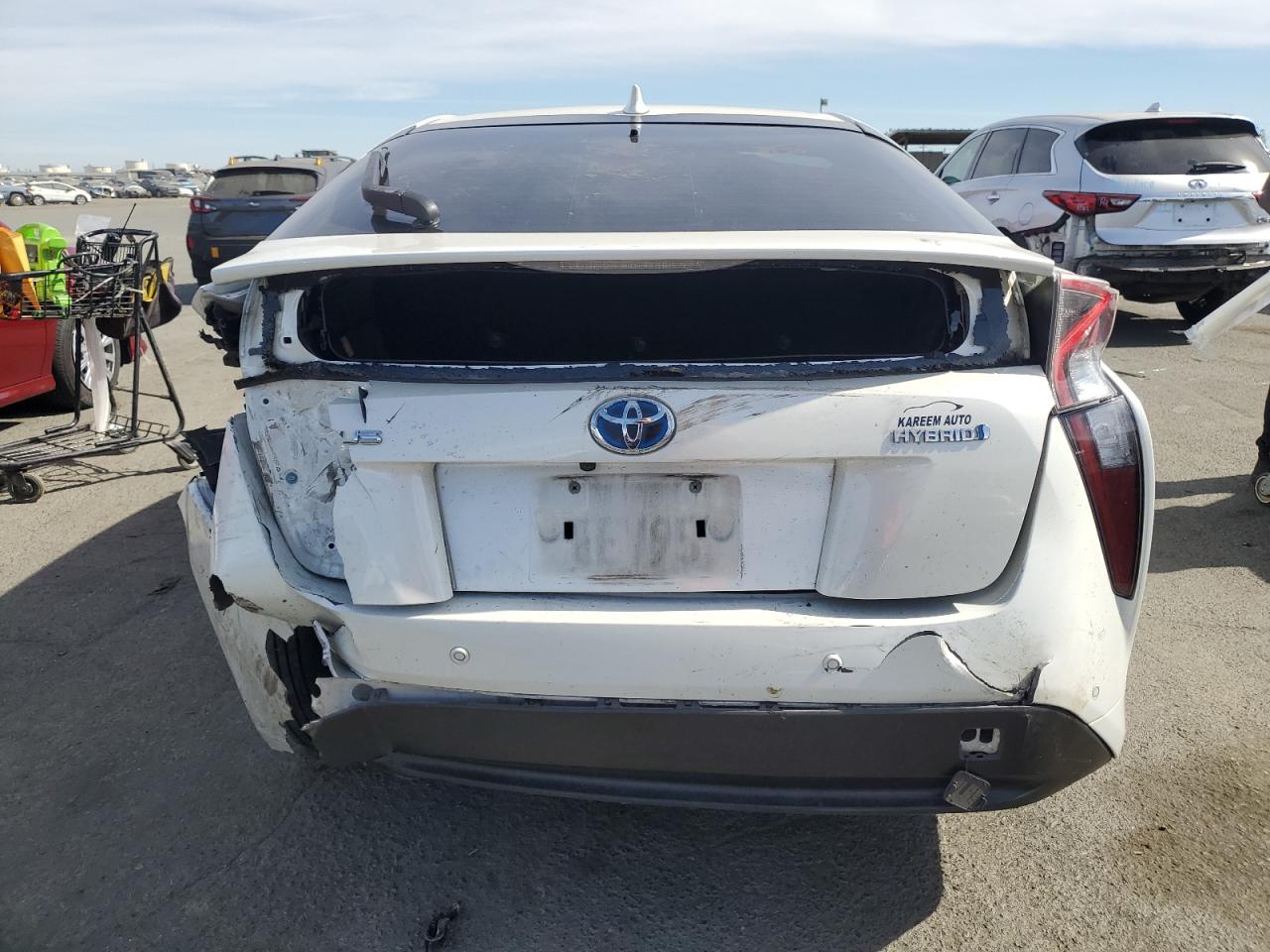 JTDKBRFU7J3062822 2018 Toyota Prius