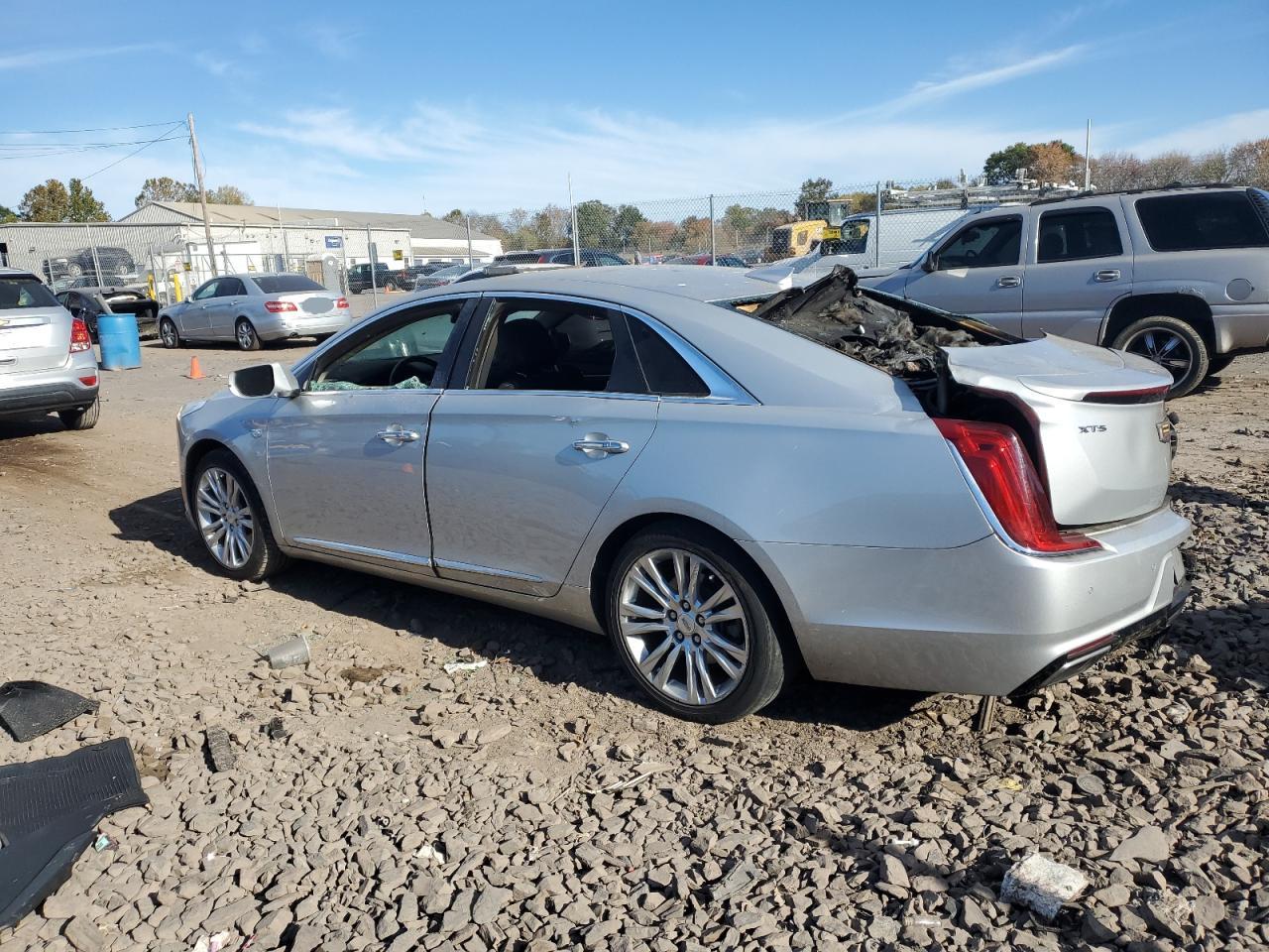 VIN 2G61M5S38J9142815 2018 CADILLAC XTS no.2