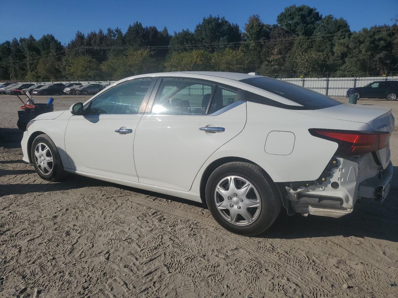 2020 Nissan Altima - Image 2