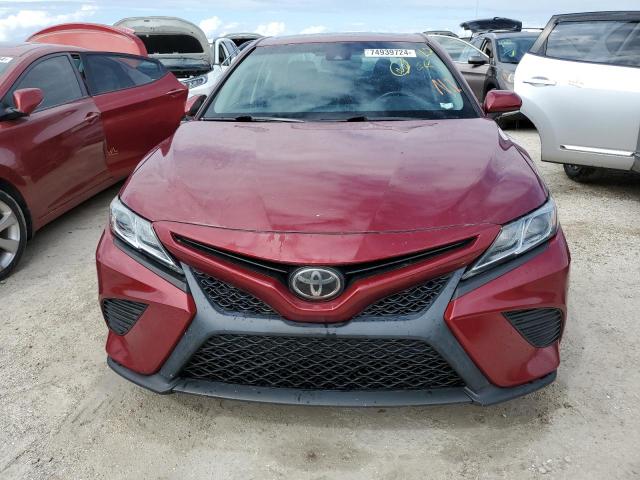  TOYOTA CAMRY 2018 Czerwony