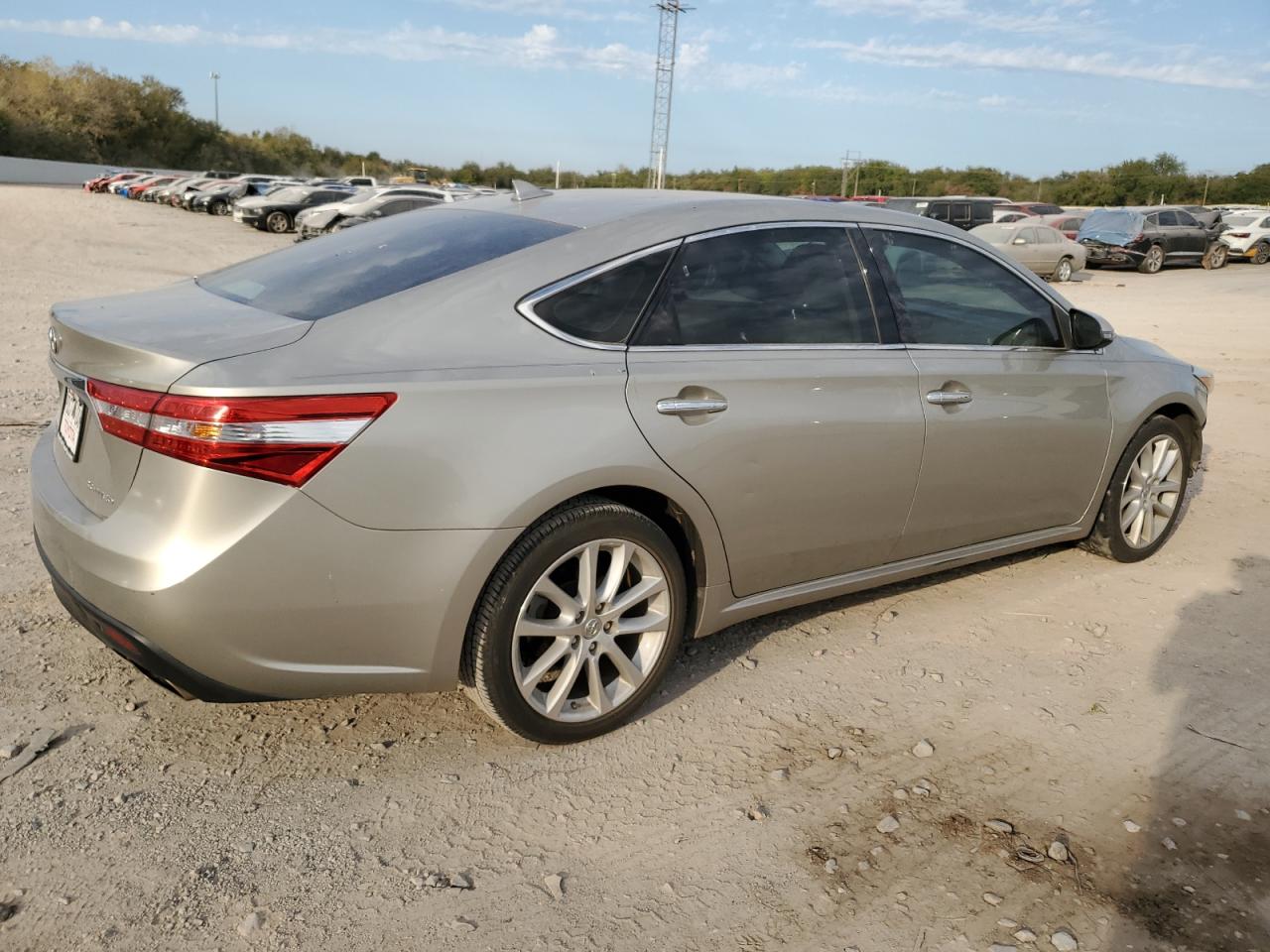 2014 Toyota Avalon - Image 3