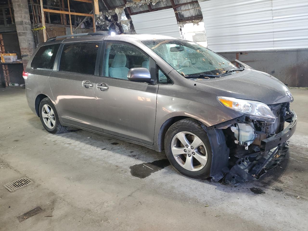 2012 Toyota Sienna - Image 4