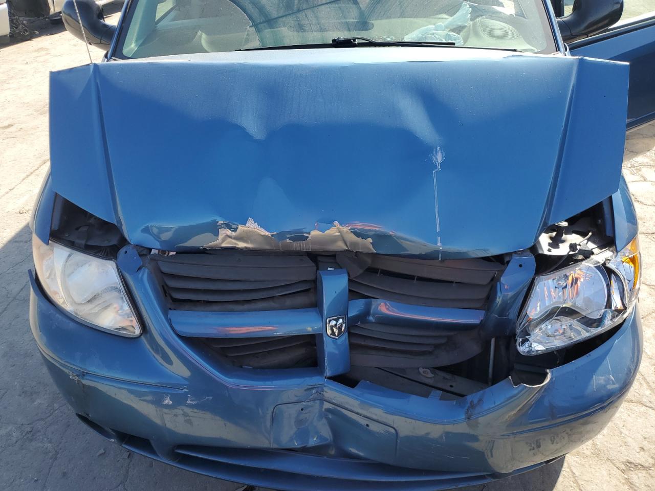 2005 Dodge Grand Caravan Sxt VIN: 2D4GP44L05R288222 Lot: 75776424