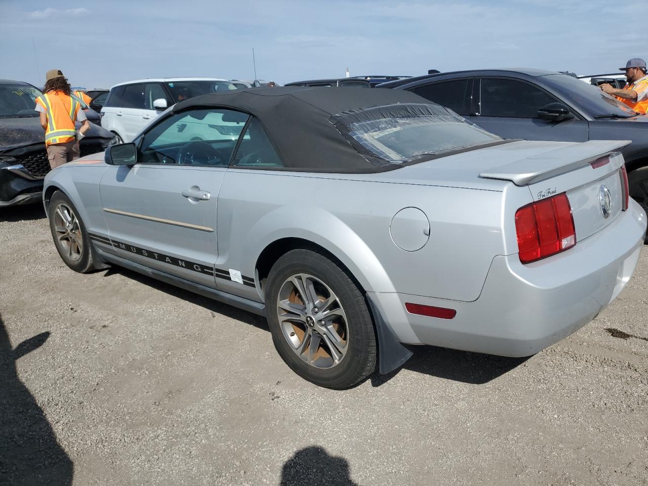 2007 Ford Mustang - Image 2