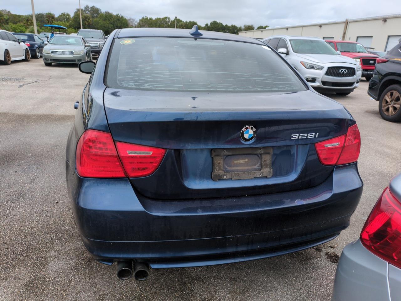 WBAPH7C55BE683565 2011 BMW 328 I