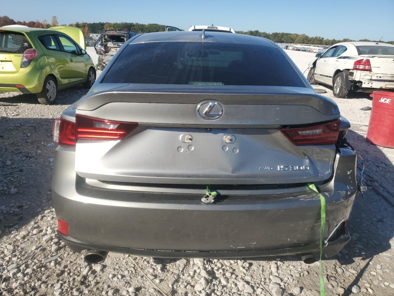 2016 Lexus IS - Image 6