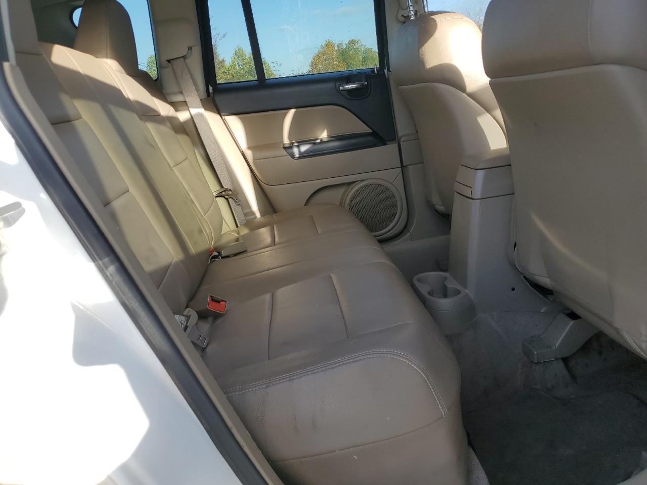 2012 Jeep Compass - Image 11