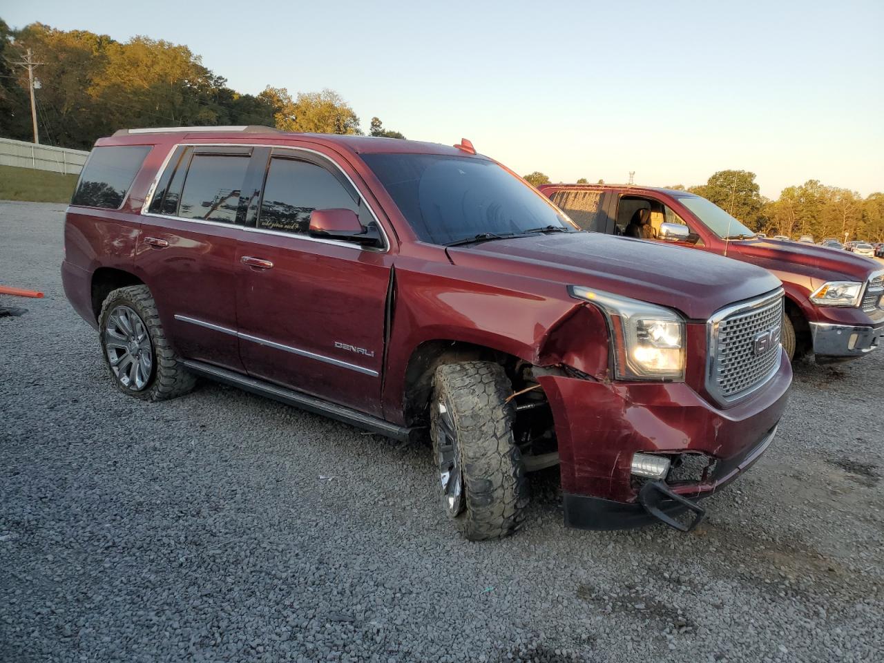 2016 GMC Yukon - Image 4