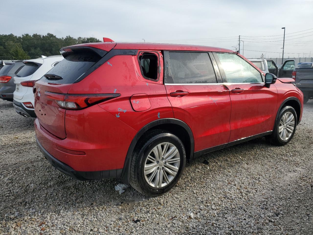 2024 Mitsubishi Outlander - Image 3