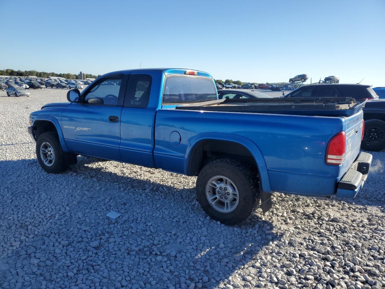 2000 Dodge Dakota - Image 2