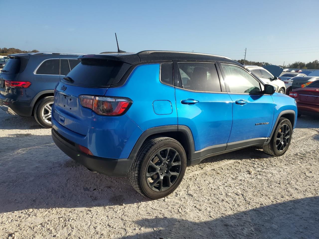 2022 Jeep Compass - Image 3
