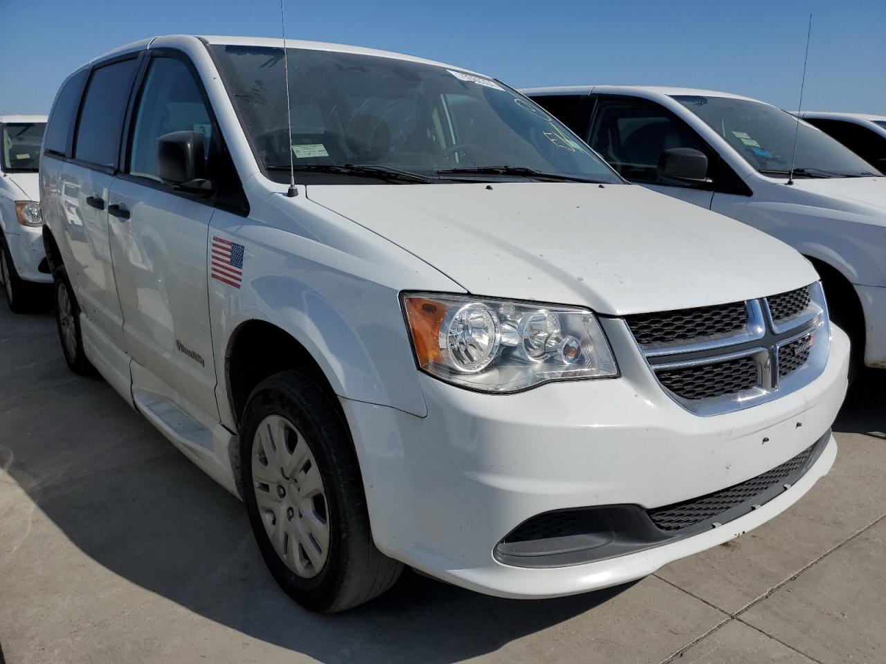 2019 Dodge Caravan - Image 4