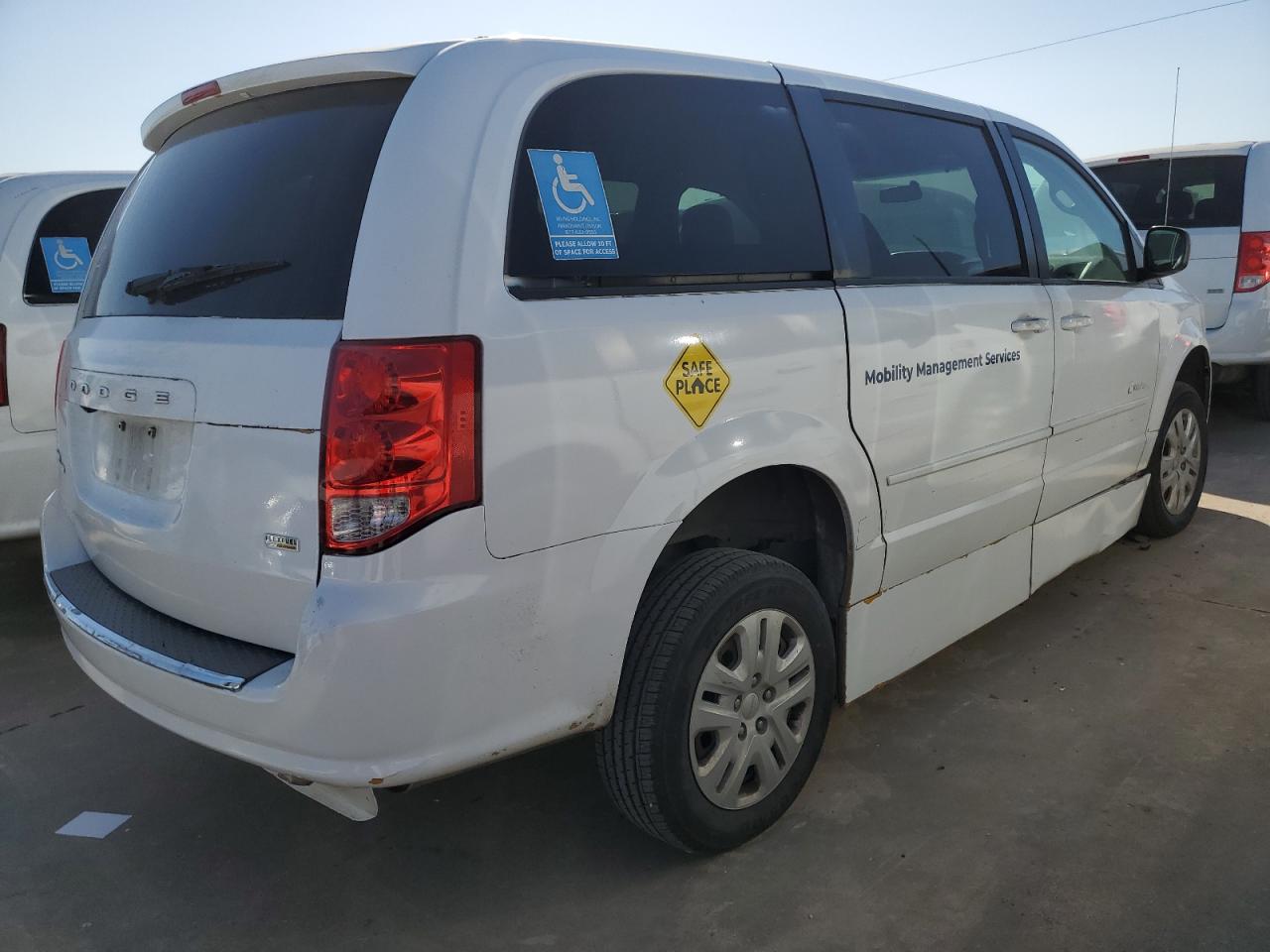 2017 Dodge Caravan - Image 3