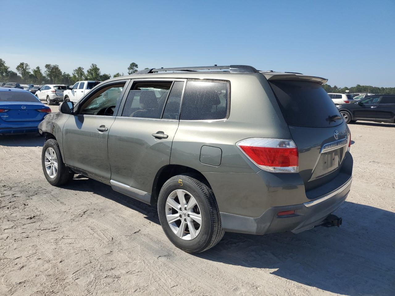 2011 Toyota Highlander - Image 2