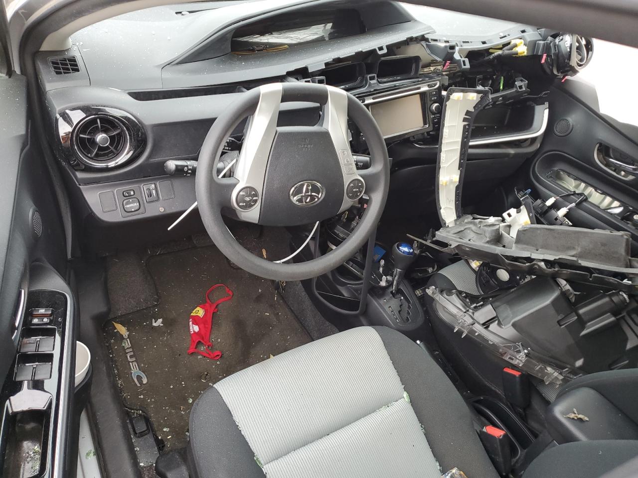2016 Toyota Prius - Image 8