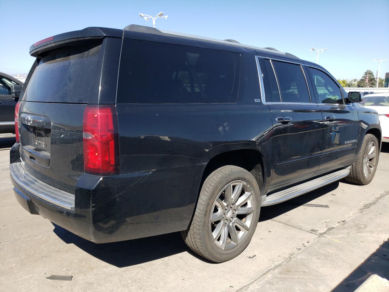 VIN 1GNSKKKC5FR500768 2015 CHEVROLET SUBURBAN no.3