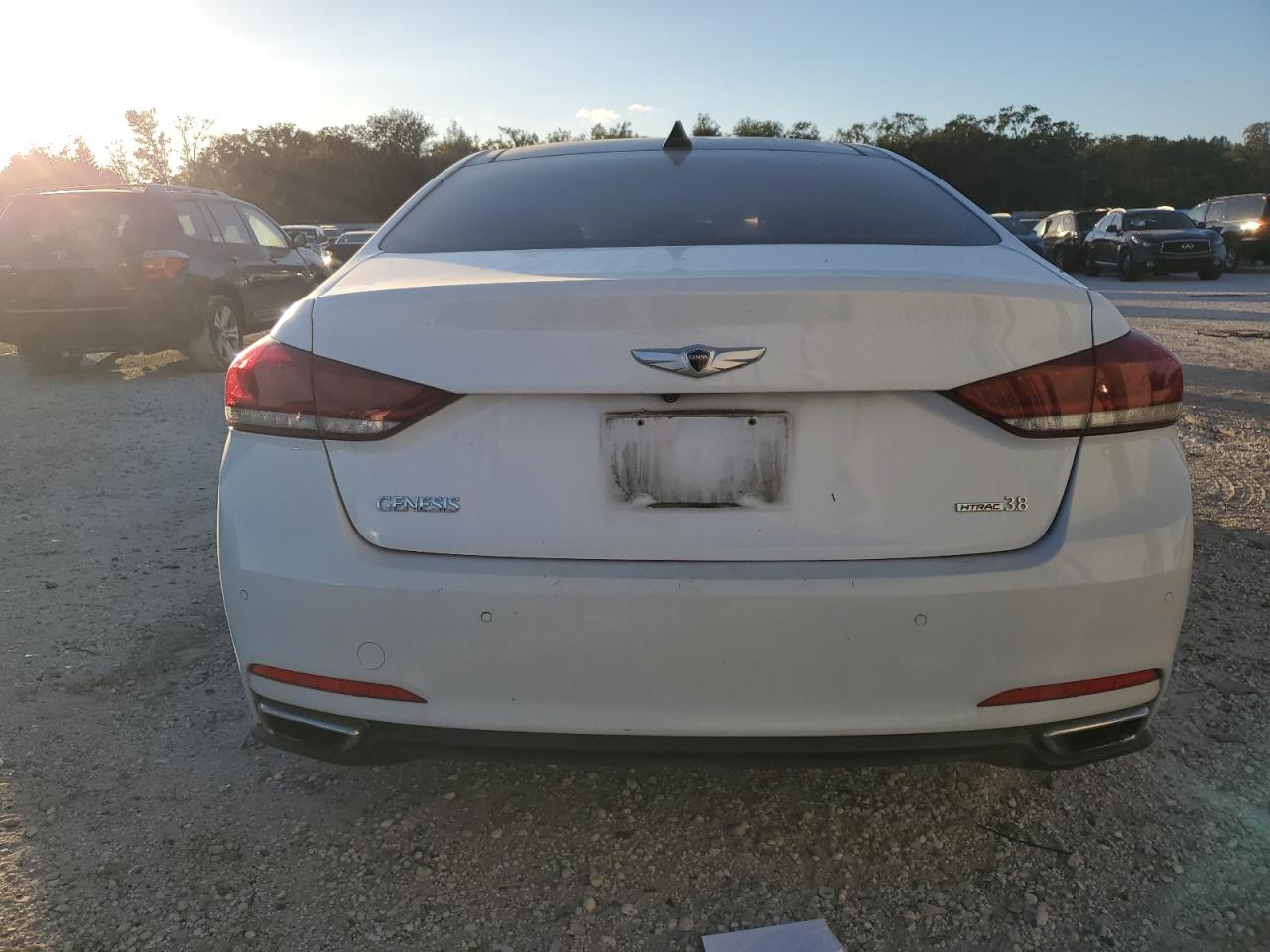 2015 Hyundai Genesis 3.8L VIN: KMHGN4JE9FU081532 Lot: 76014294