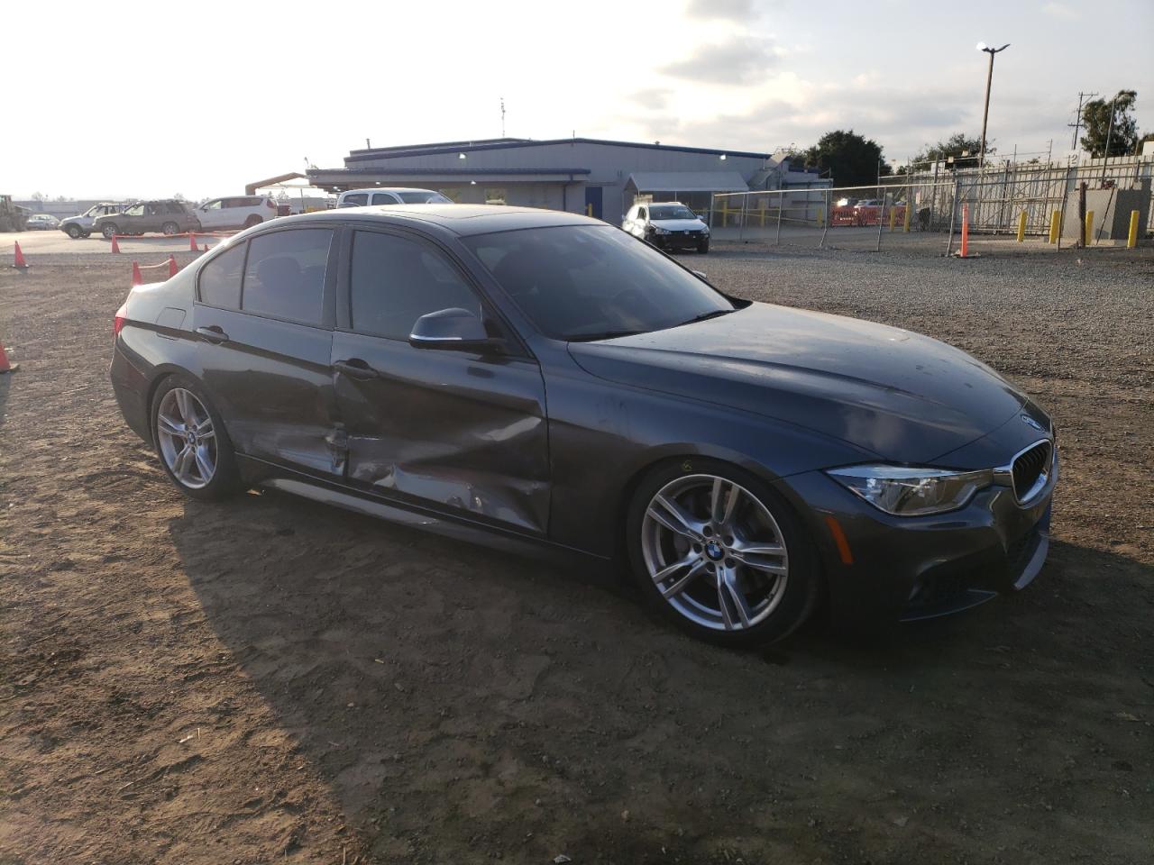 VIN WBA8B3C39HK777567 2017 BMW 3 SERIES no.4