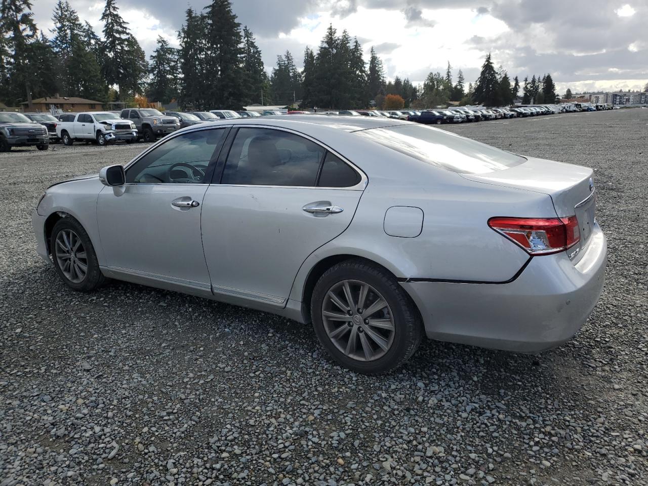 2011 Lexus ES - Image 2