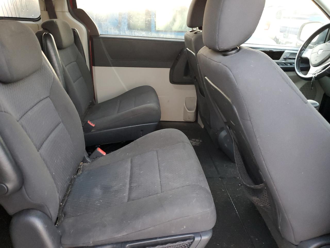 2010 Dodge Caravan - Image 12